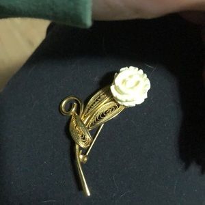 Vintage gold flower pin